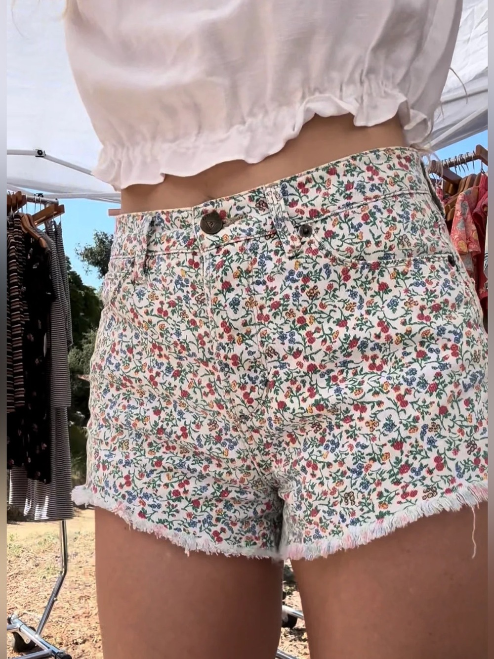 Guess Y2K high waisted Floral Denim Shorts Sz 23 Boho Daisy Dukes $109 festival